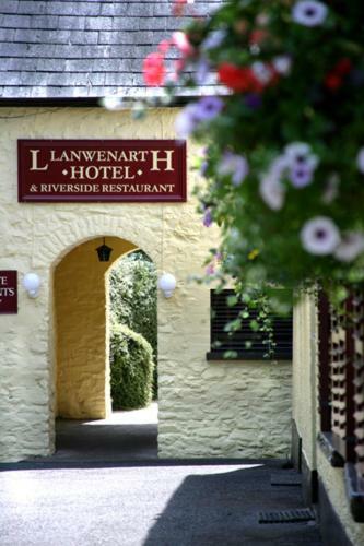 Llanwenarth Hotel And Riverside Restaurant Abergavenny Esterno foto